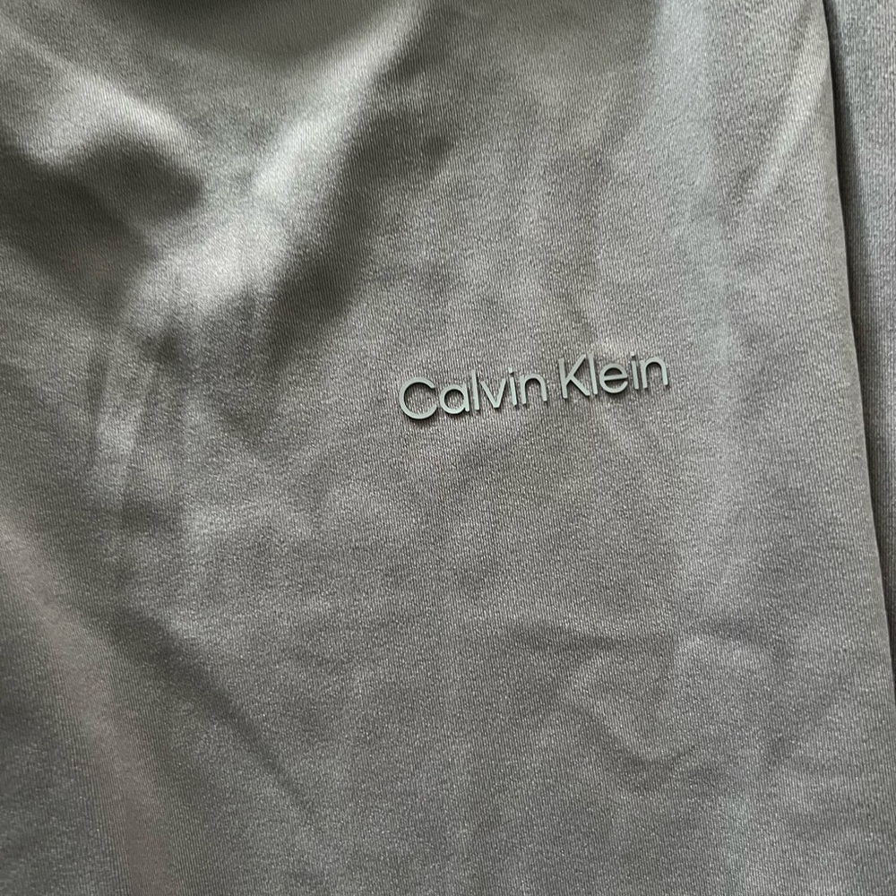 NWT Calvin Klein Driftwood (taupe) Athletic Sport Icon Ruched Leggings size L - Picture 3 of 9